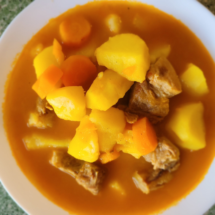 Cazuela de patatas con costilla