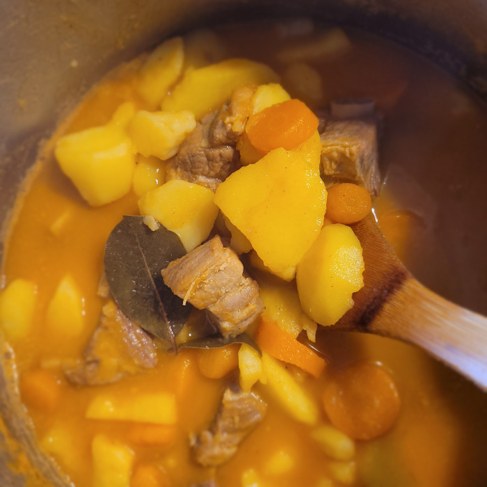 Cazuela de patatas con costilla