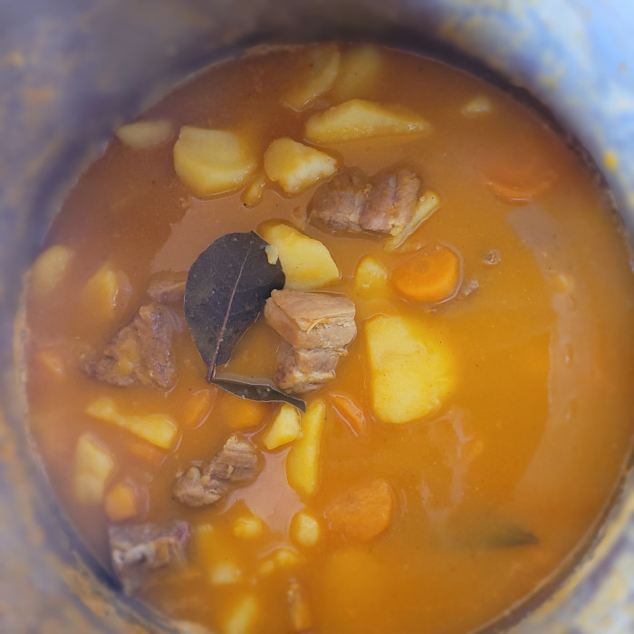 Cazuela de patatas con costilla